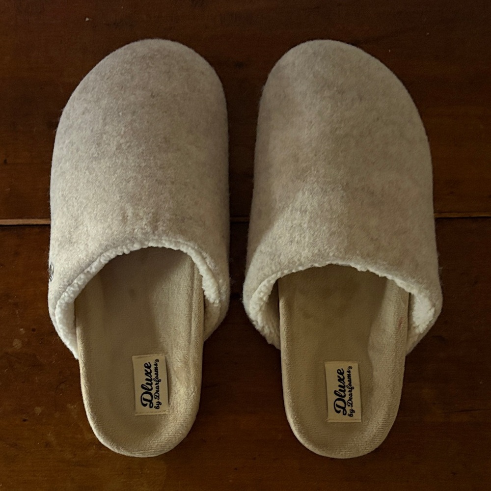 Deluxe by Dearfoams Cream oatmeal gray mules Slippers size 9-10